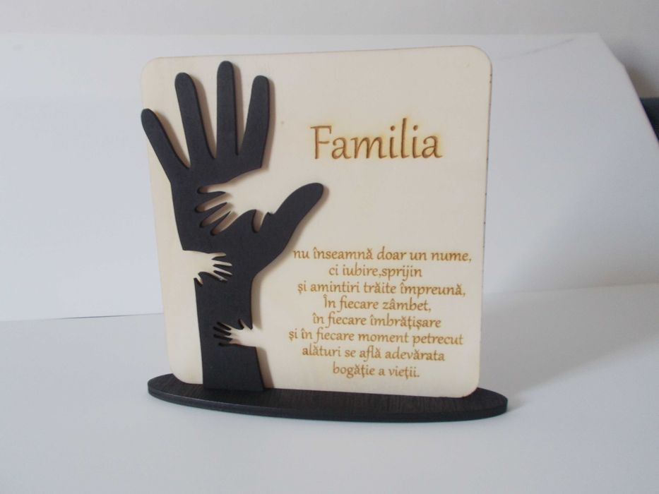 Decoratiune personalizata din lemn