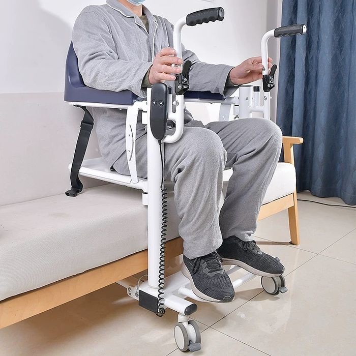 Кресло для перемещения пожилых людей или людей с ограничением