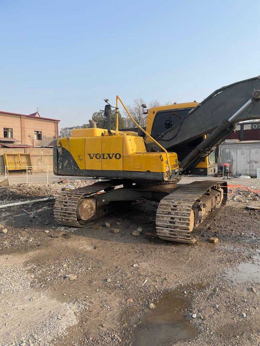 Продаётся гусеничный экскаватор марки "VOLVO"