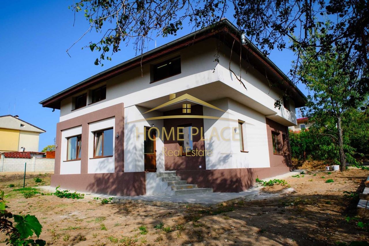 Продава се Къща в с. Здравец, Област Варна - 190 кв.м за 1137 €/кв.м - Снимка #1