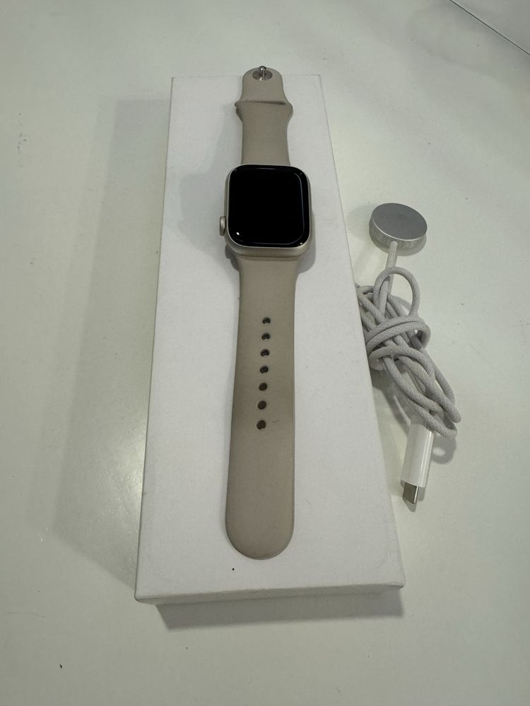 Apple Watch 9 41 mm часовник