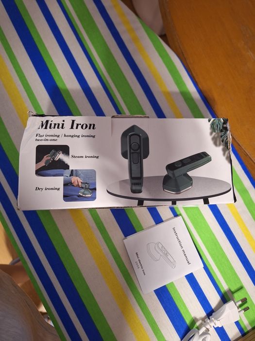 Mini fier de călcat pe aburi, vertical