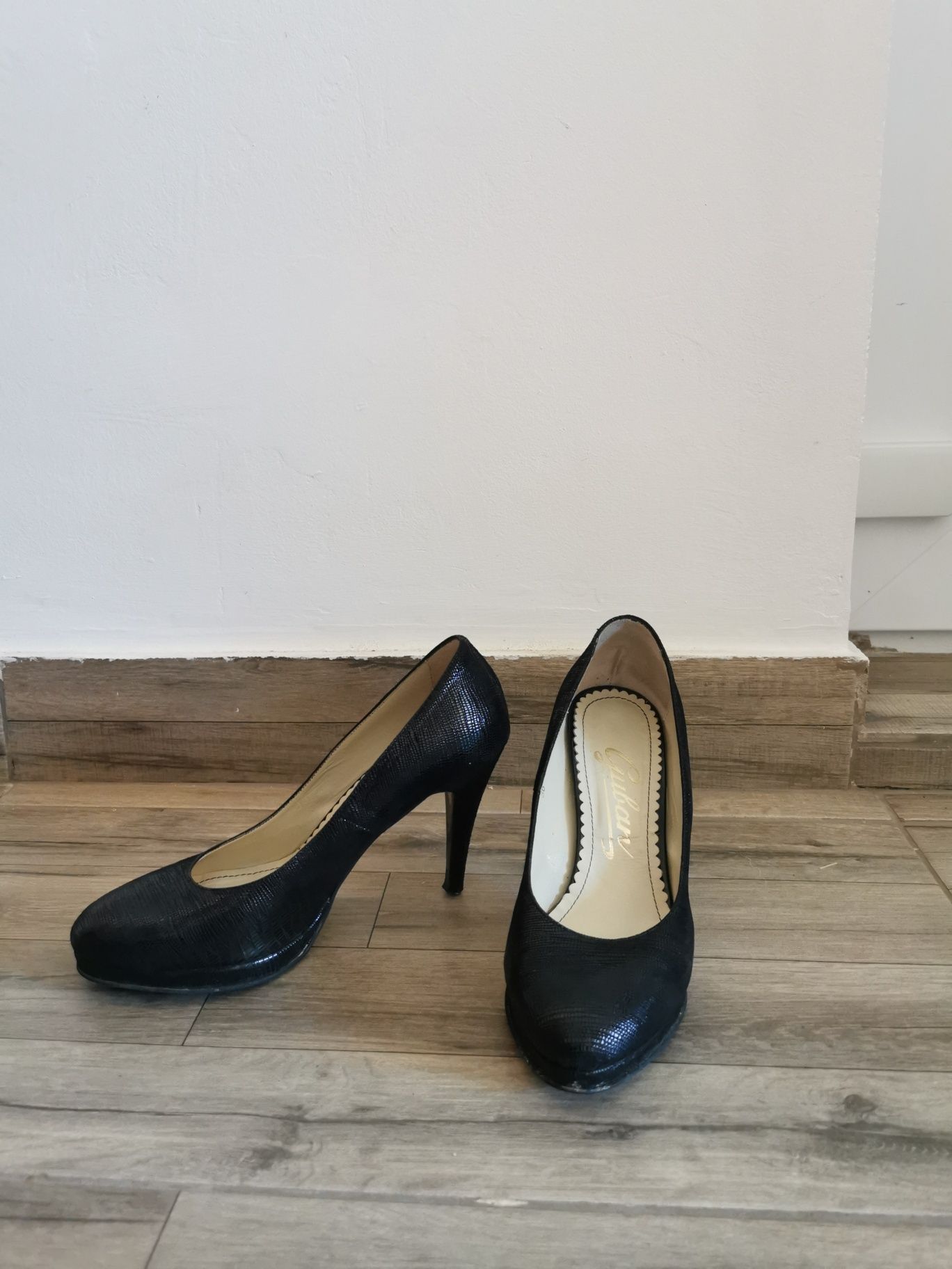 Pantofi eleganti