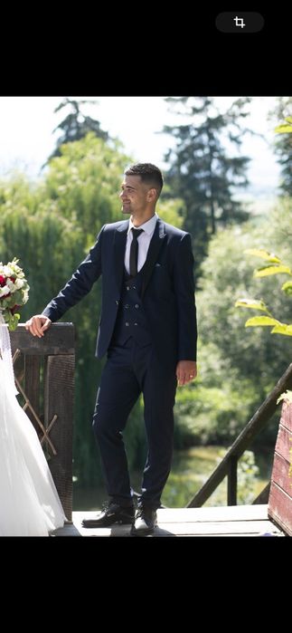 Costum mire impecabil