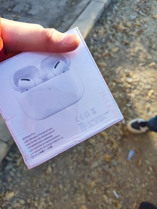 Продаю наушники новые открытые Air pods pro,цена очень хорошая