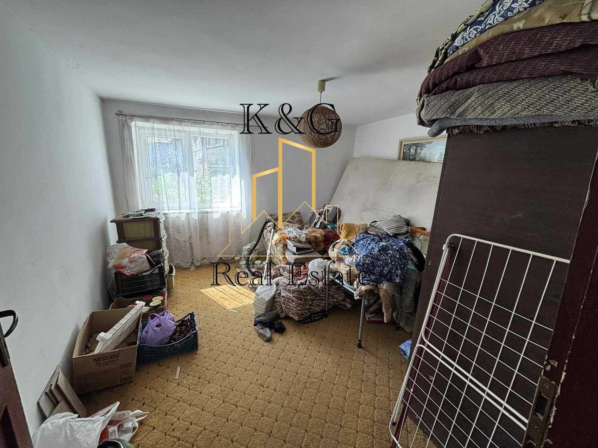 Тухлена на плоча къща в кв " Житница "