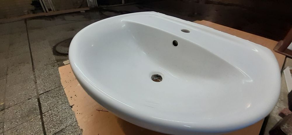 Мивка за баня. Ширина 60 см. Дълбочина 48.5 см.