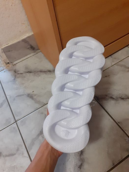 Versace chain reaction triple White