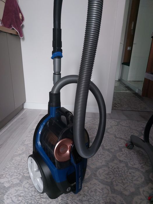 Продам пылесос почти новый