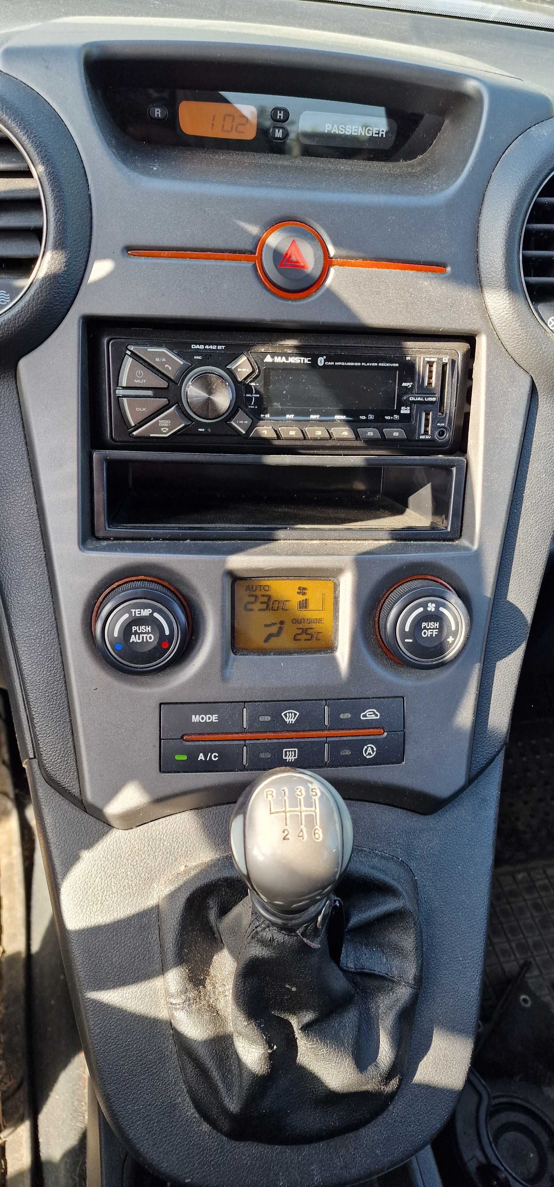 Kia Carens 2.0 CRDi на части Киа Каренс 2.0 ЦРДИ на части