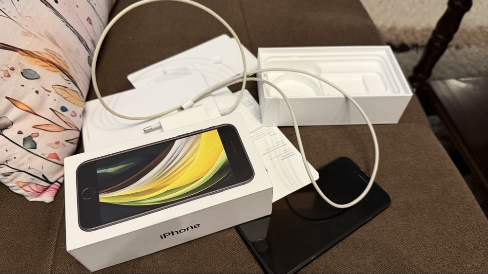 Продавам телефон Iphone se 2022