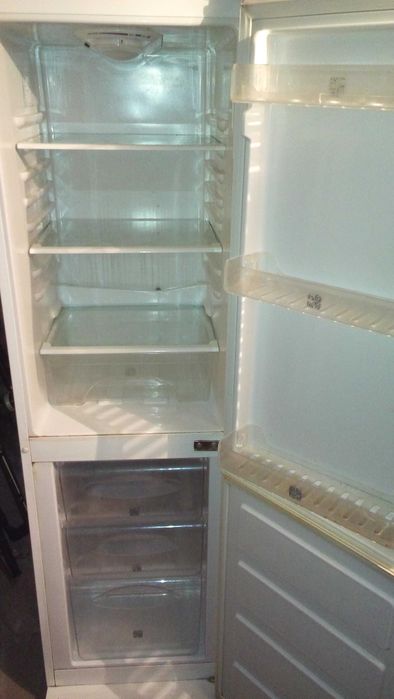 Продам современный , рабочий  холодильник в хорошем состоянии .