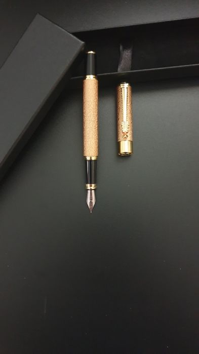 Set cadou Stilou Delux Gold + 10 rezerve de cerneala