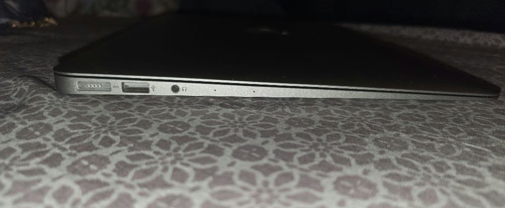 Спешно!!! Apple MacBook Air 13″ 2017, i5 1.8 GHz, 8 GB, HD Graphics