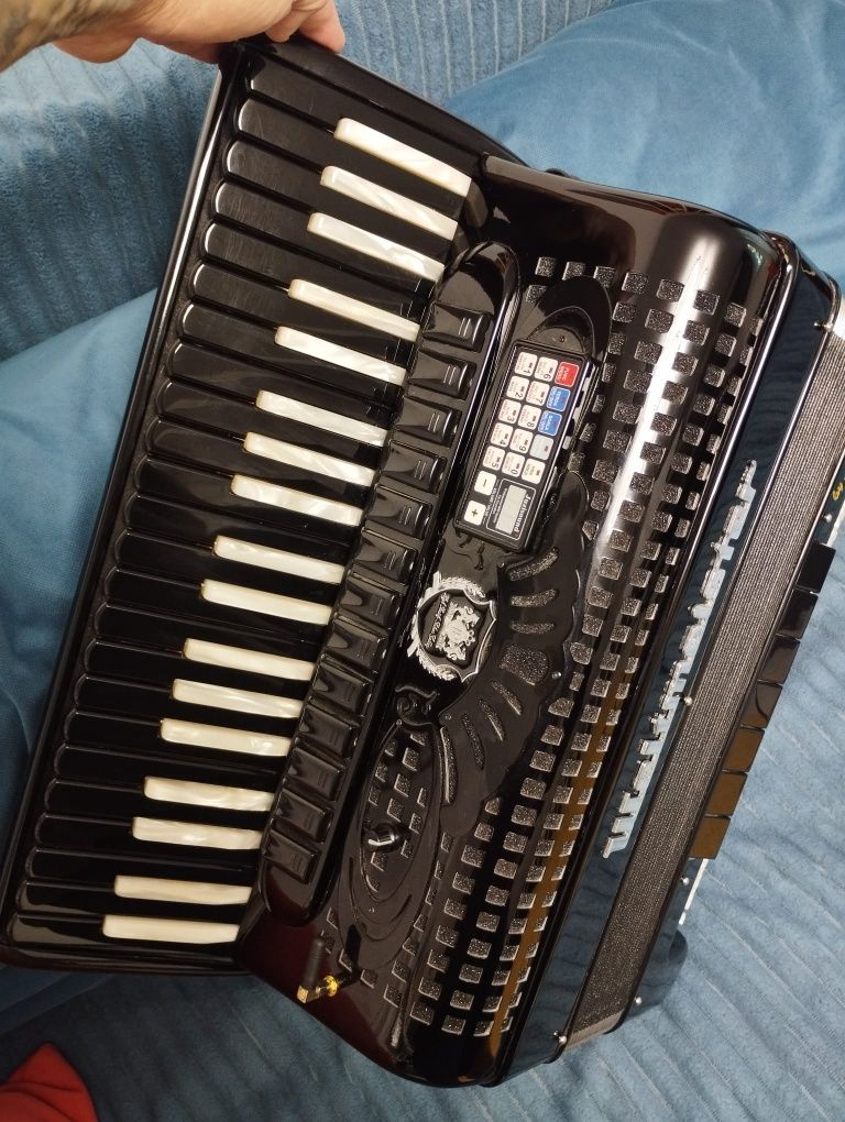Vând Acordeon digital