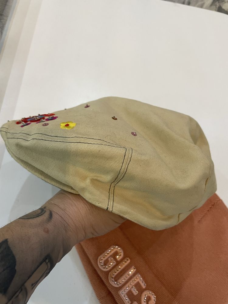 Дамска шапка GUESS