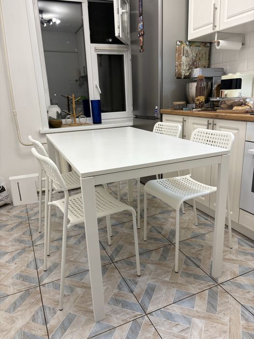 Продам кухонный стол со стульями IKEA