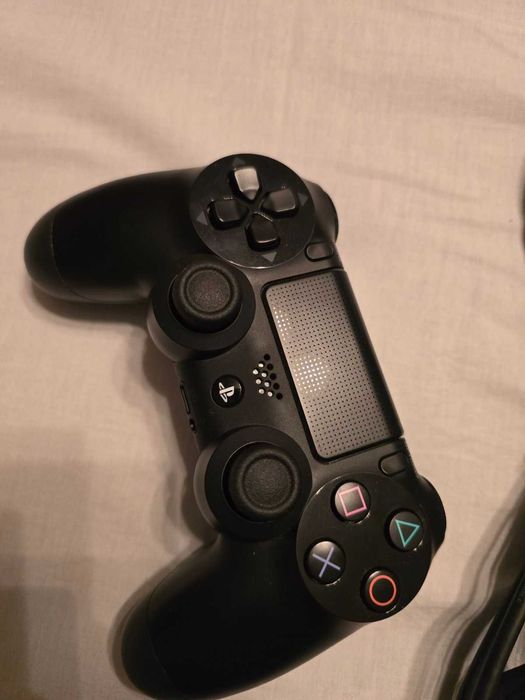 PS4 500GB в много добро състояние с 5 игри