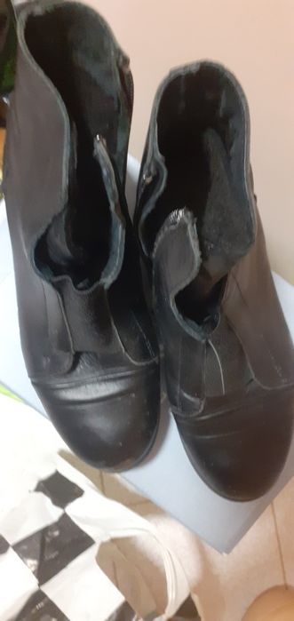 Дамски боти три вида бежеви велурени черни кожени и черни и сиви 36 но