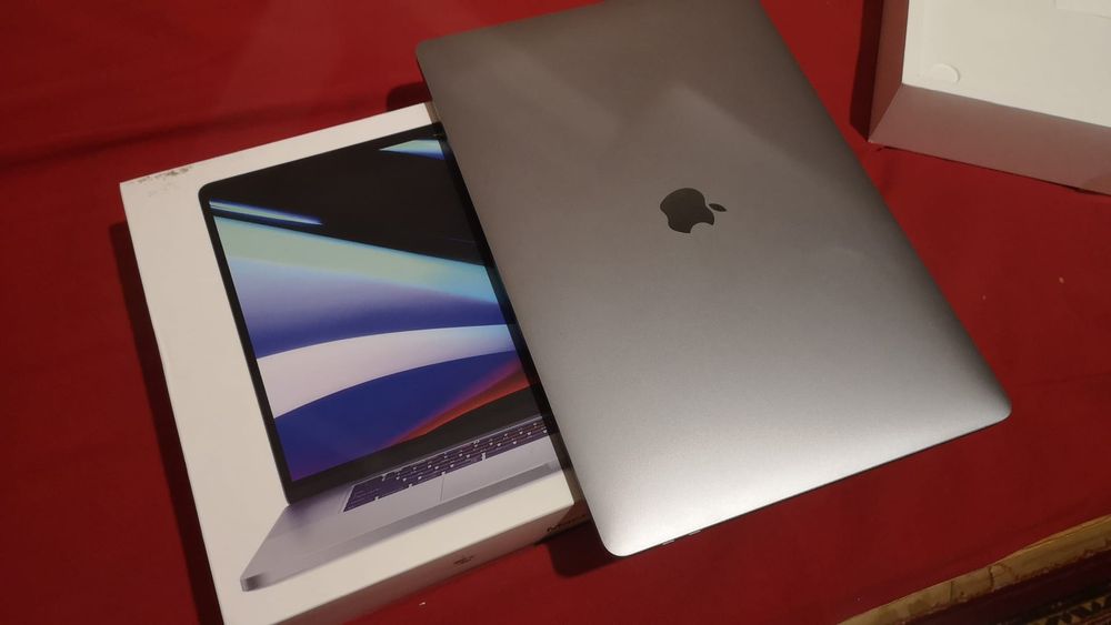 Apple Macbook, (Макбук) Pro 2019, 16 инча -2.3GHz 8-core Intel Core i