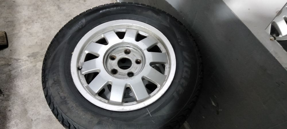 Продам диски с резиной Р 15 205/65 зим. Разболтовка 5.112 диски ровные