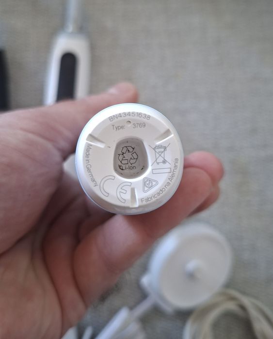 Periute de dinti Oral B, IO3, IO5