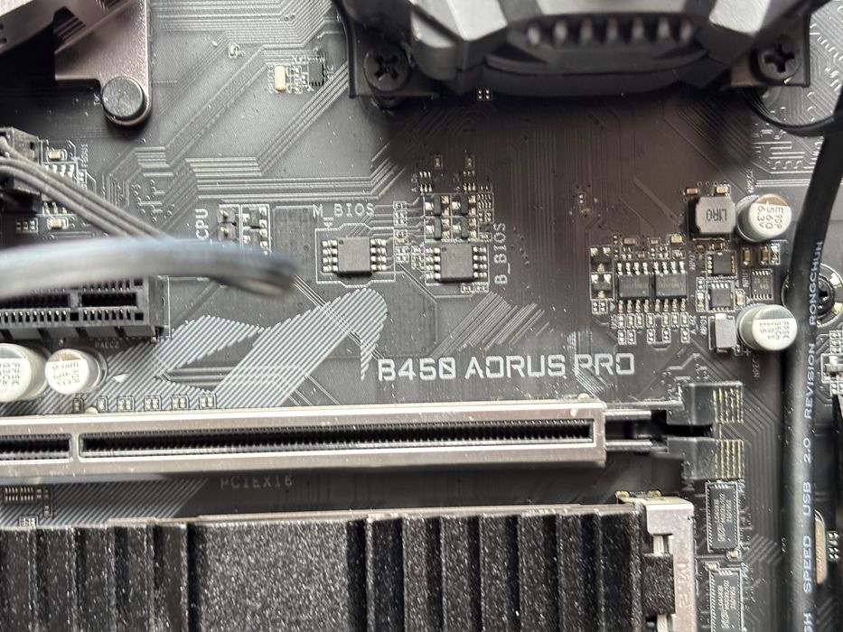 Combo placa baza Gigabyte B450 pro + AMD 3800XT + cooler artic 280mm