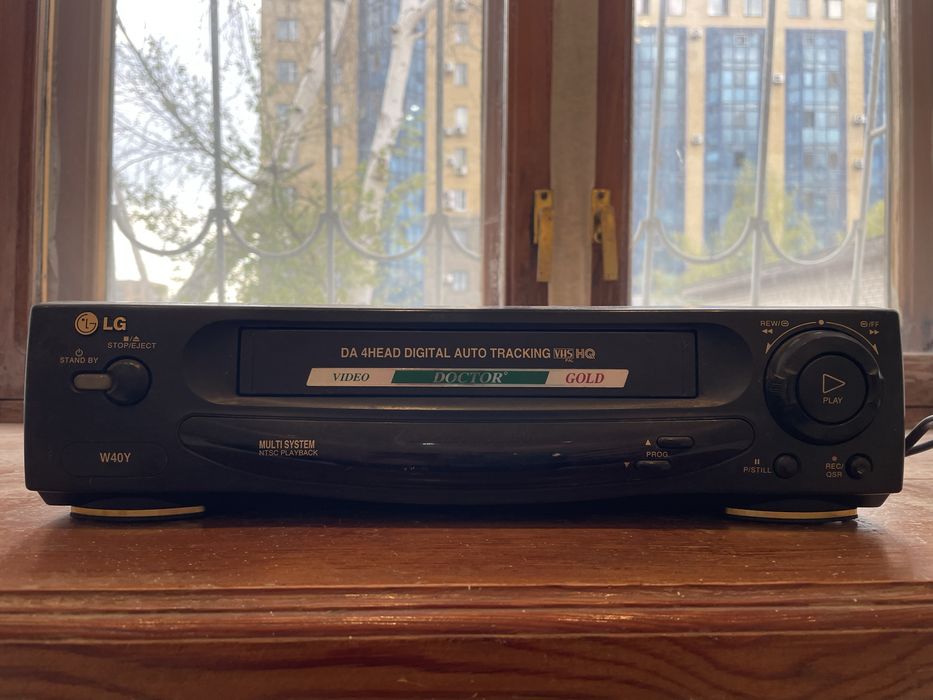 Продам видеомагнитофон LG
