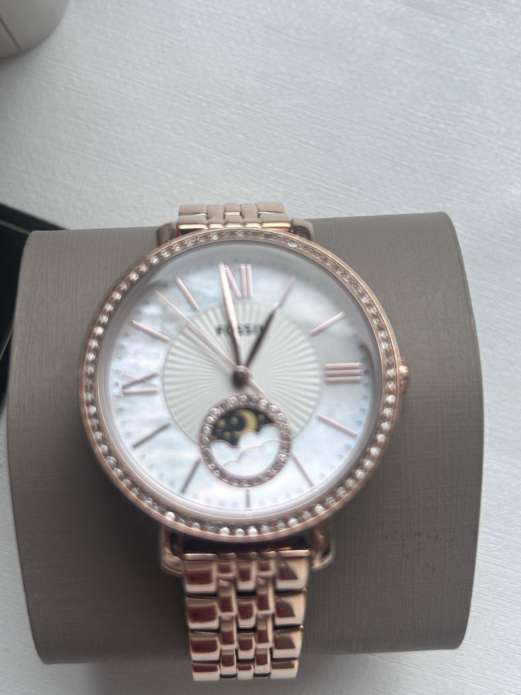 Нов дамски часовник Fossil Jacqueline ,розов цвят.