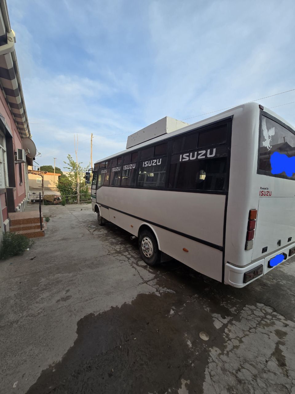 Исузу NP26 автобус