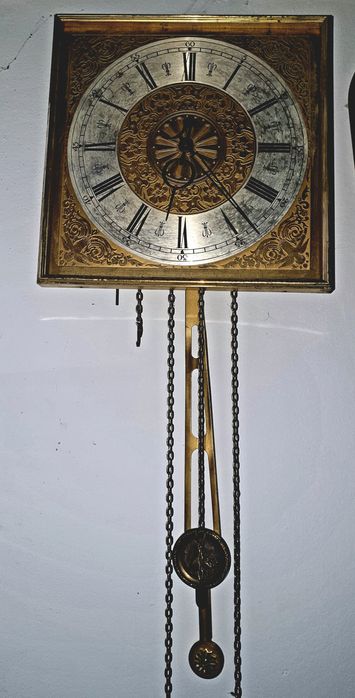 Ceas mecanic cu pendul și greutati