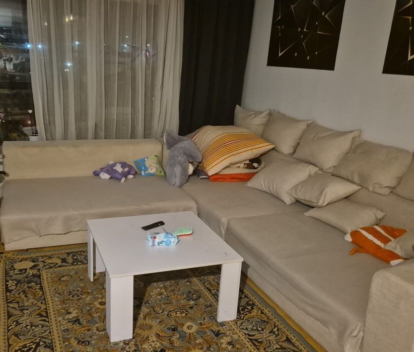 Colțar living in stare buna cu mici urme de uzura,