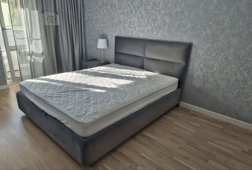 Двуспальная кровать