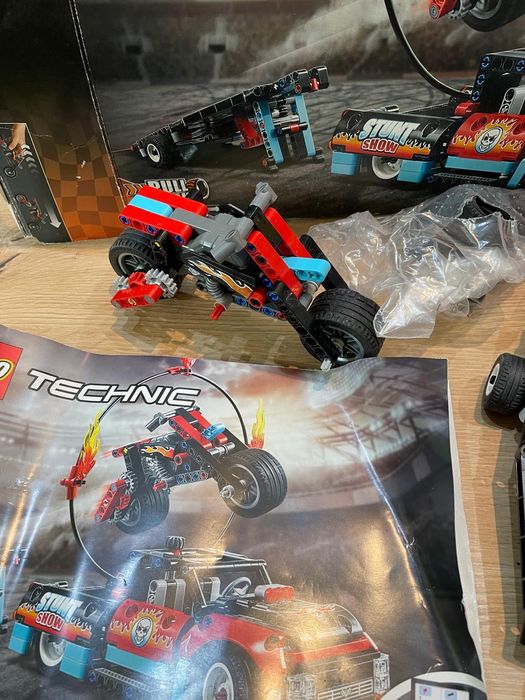 Lego Technic 8+ cod 42106, complet. Partial facut, partial sigilat.