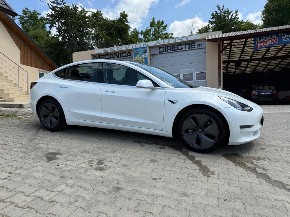 Vând Tesla model 3 2020 Long Range