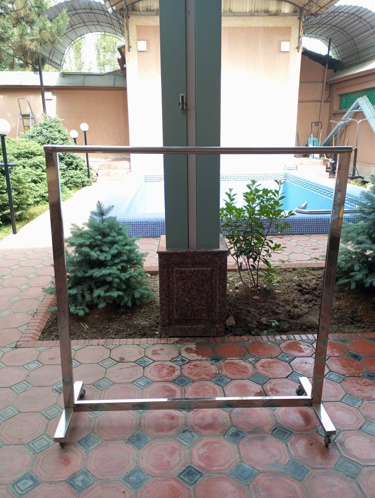 Продаются вешалки