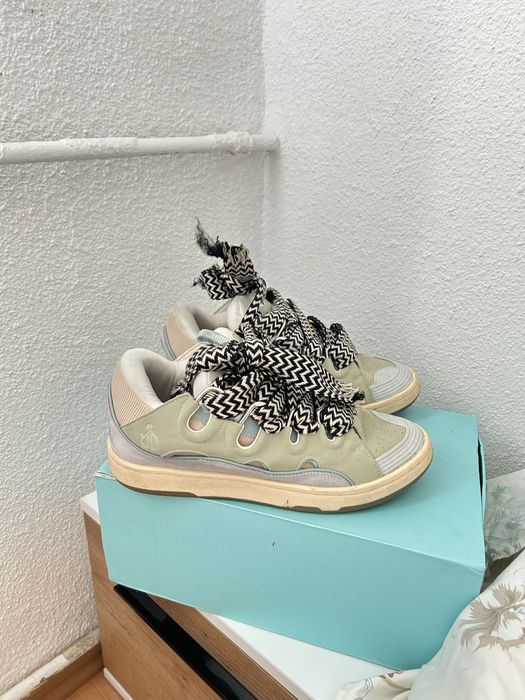 Lanvin curb.