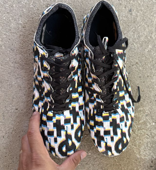 Футболни обувки Nike adidas и кори