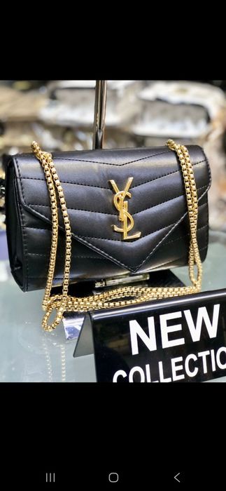 Geanta disponibila si pe alb!