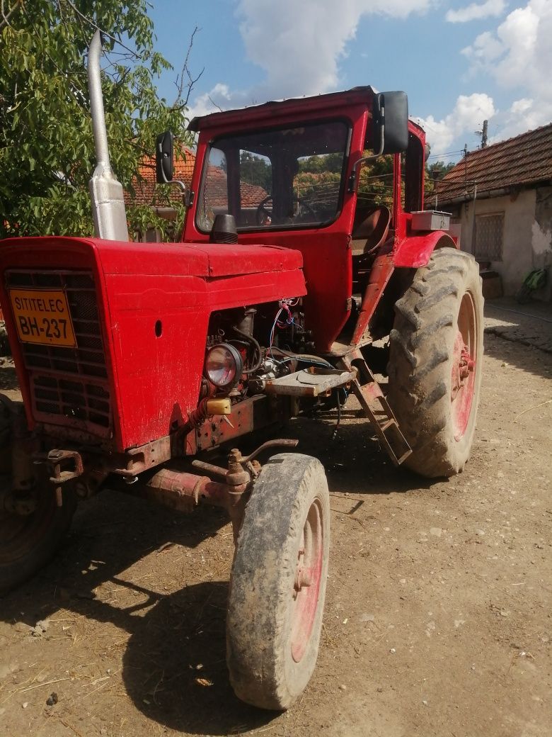 Vind tractor Belarus de 50 stare bună