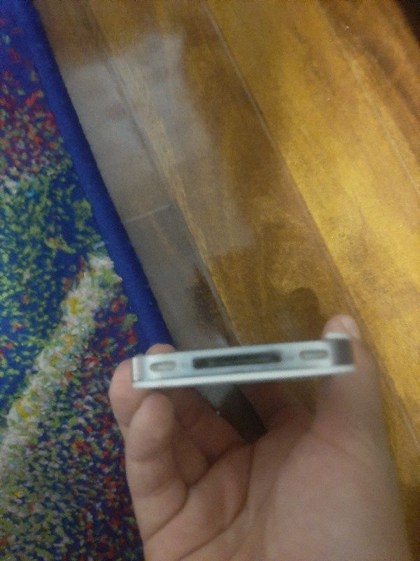 IPHONE 4 sotiladi 16gb zapchast