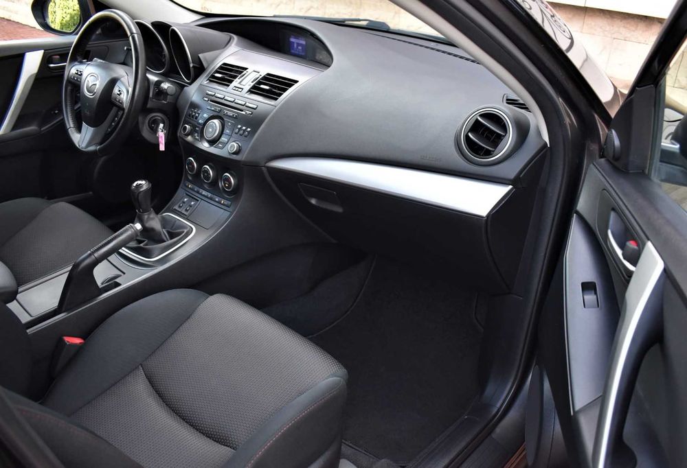 Mazda 3 motor clasic 1.6 benzina an 2012