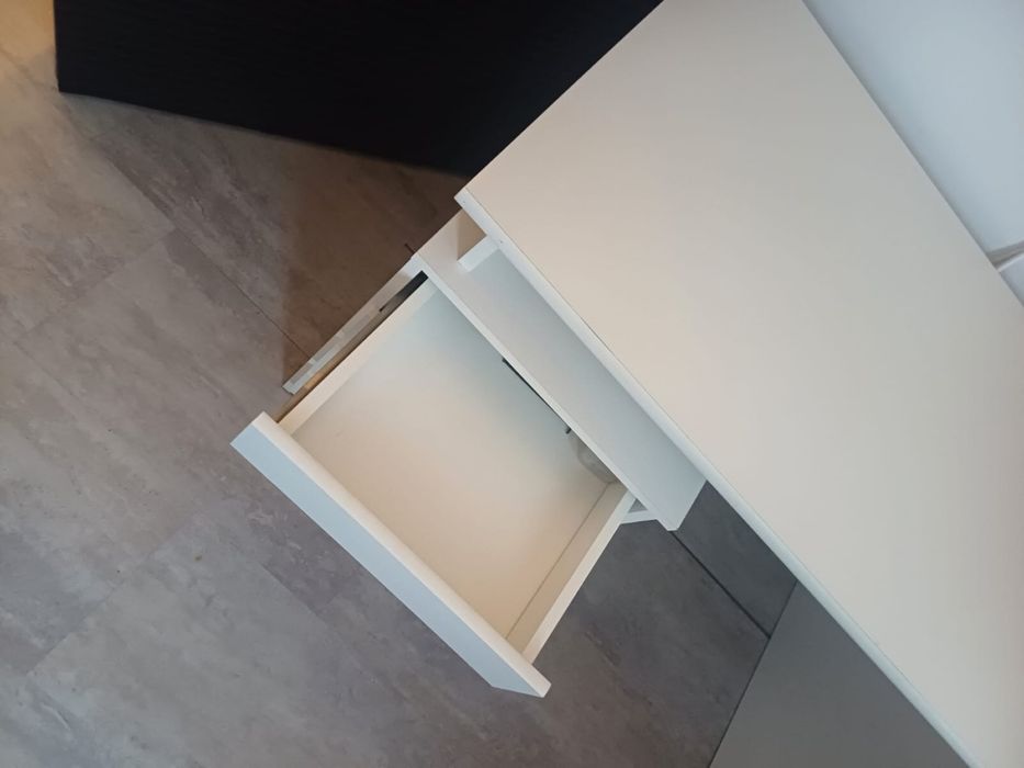 birou alb, modern cu sertare spatioase