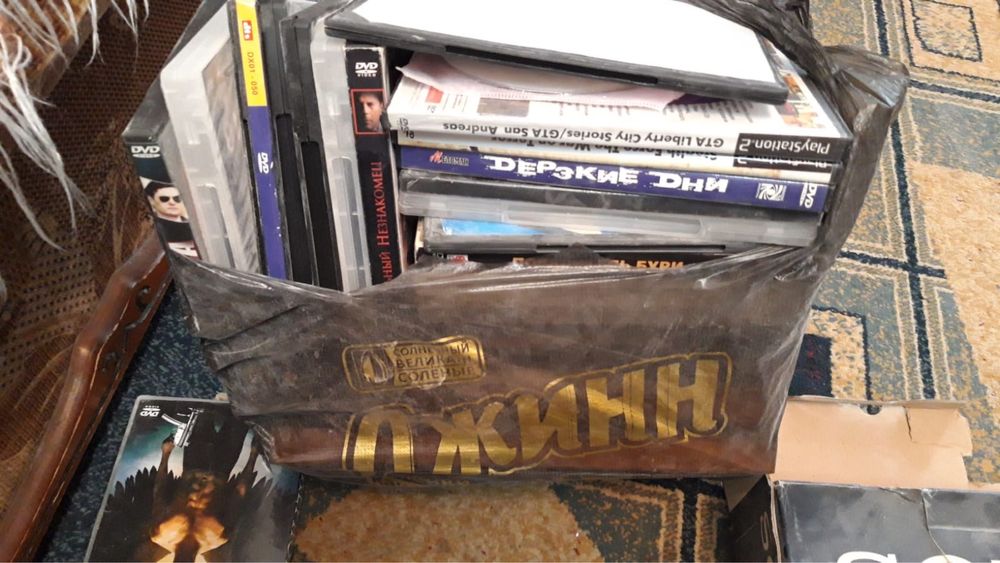 Продам DVD с дисками в рабочем состоянии