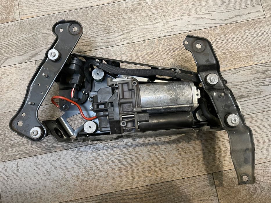 Compresor Perne Audi cu bloc de valve: 4K0616005C