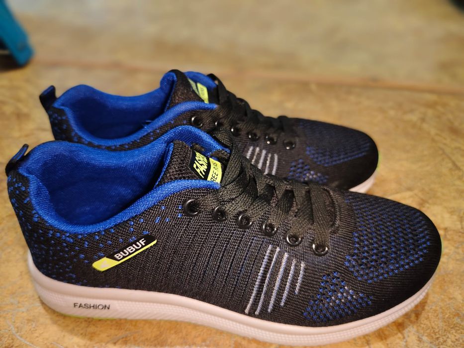 Кроссы женские новые