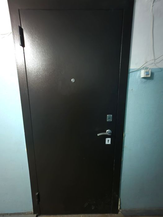 Продам входную дверь