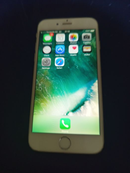 Vînd iPhone 6 în stare foarte buna