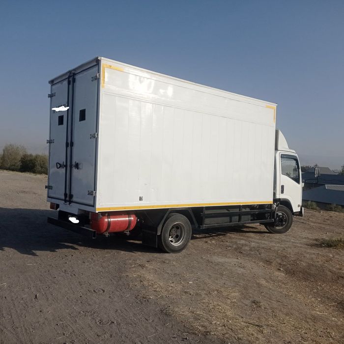 Avtomobil Isuzu sonji