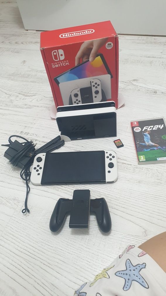 Продавам Nintendo Switch OLED – Бял модел + 2 Игри